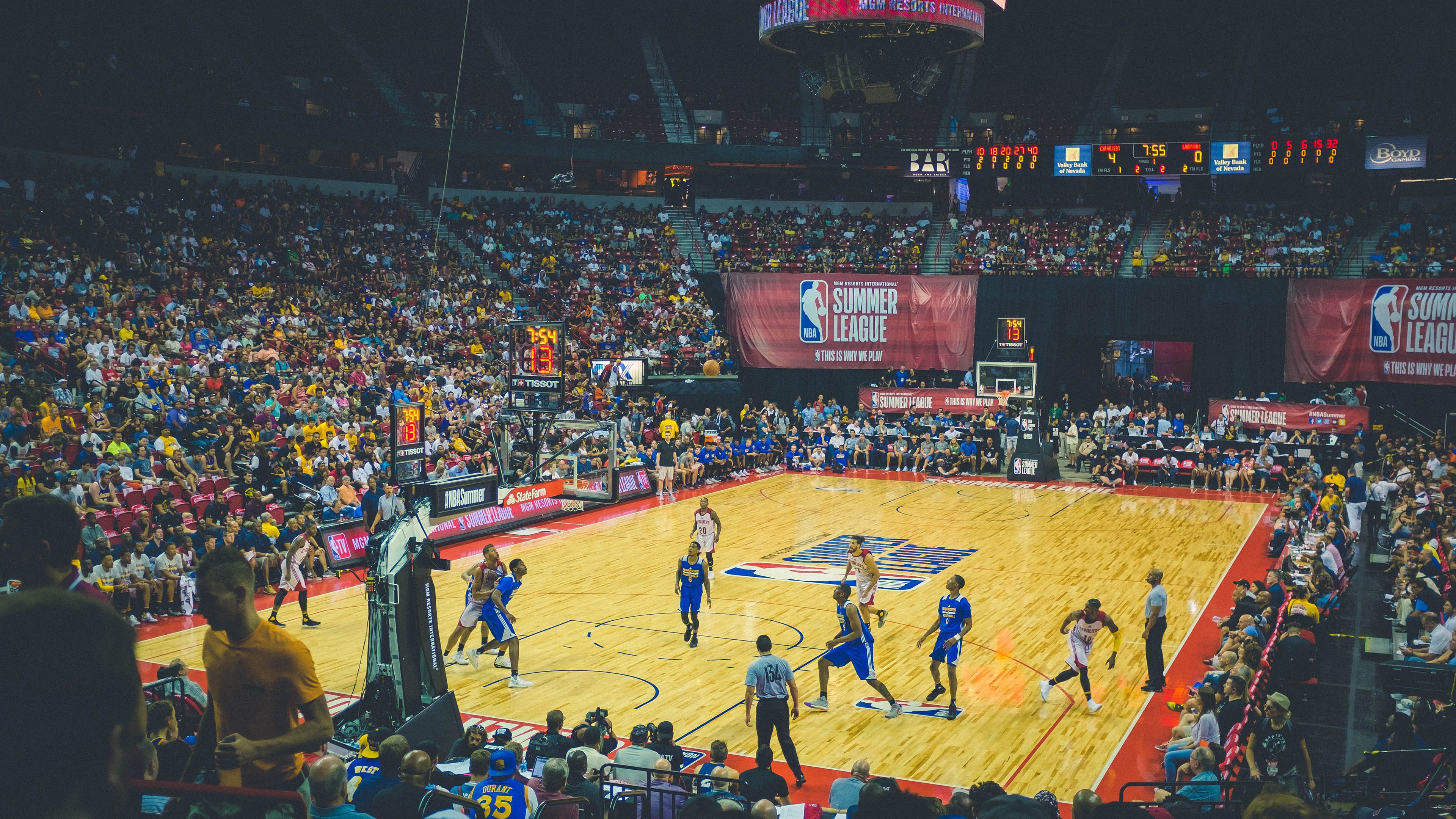 NBA球队新老球员融合机制与更衣室管理策略，nba球员换球队就要搬家吗