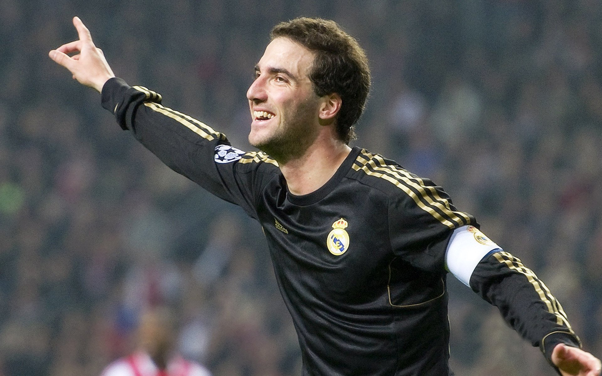 外援角色定义模糊削弱团队协作